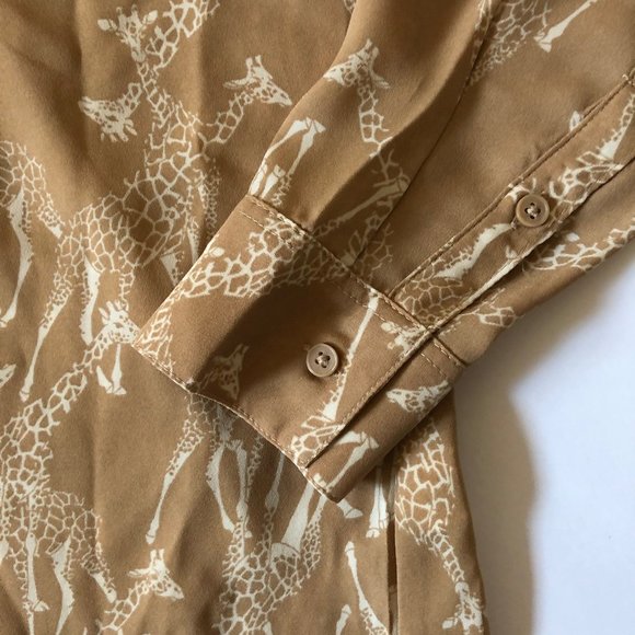 Banana Republic Tan Boyfriend Popover Top Giraffe - Picture 3 of 12